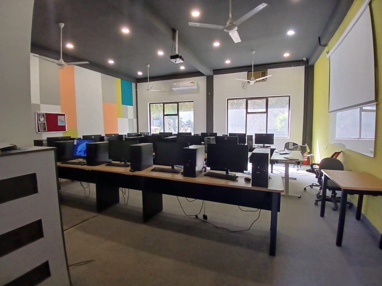 IILM University Gurgaon Academic Building photo 15